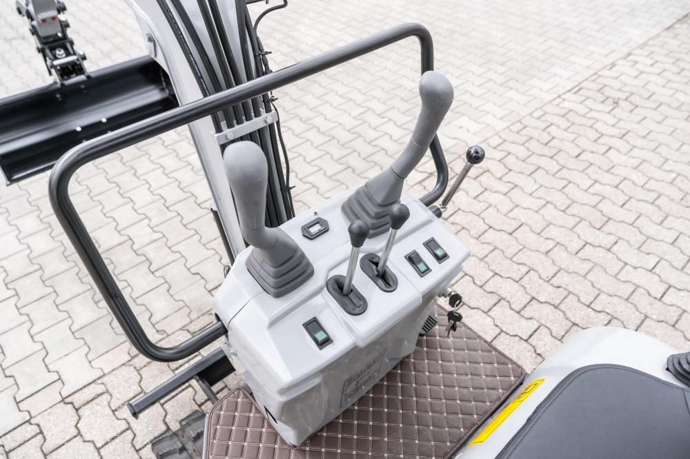 Mini-pelle « Bobmaster Basic »