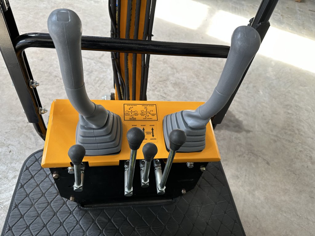 Mini pelle TERRA CS10.R