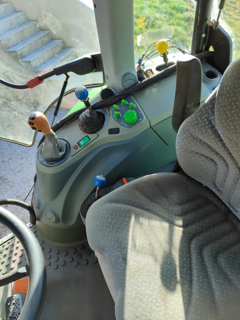 TRACTEUR AGRICOLE Deutz-Fahr AGROTRON K90 Année 2006