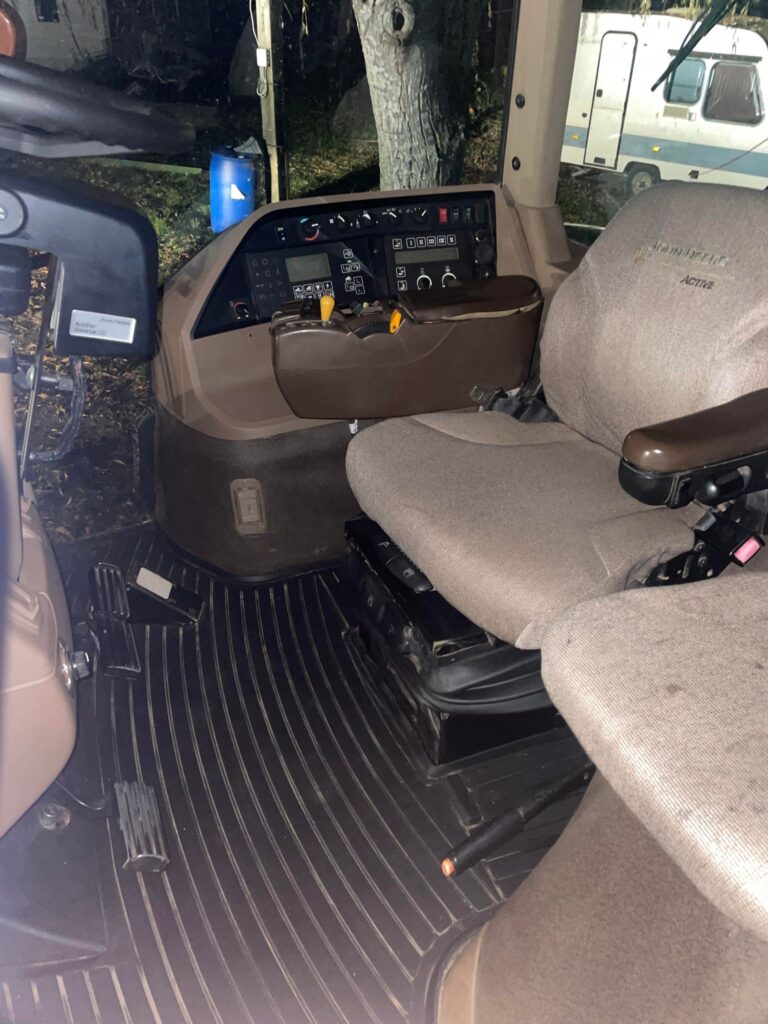 TRACTEUR AGRICOLE JOHN DEERE 8320 ANNEE 2004